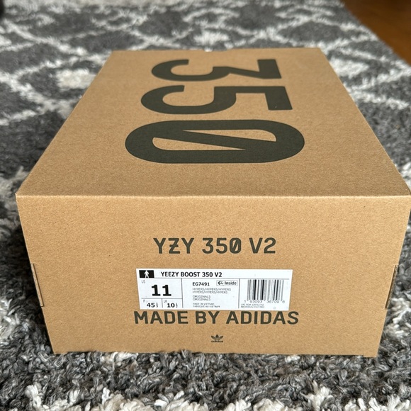 [NEW] Yeezy 350 V2 ‘Hyperspace' - Picture 7 of 7